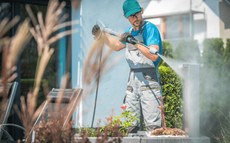 apartment complex pressure washing