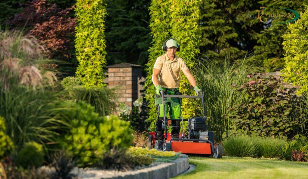 lawn maintenance Aurora IL