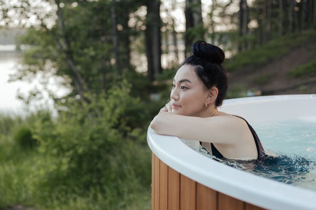 This guide will walk you through key factors to consider when buying a hot tub in Harrogate, from deciding the right size to selecting the best features.